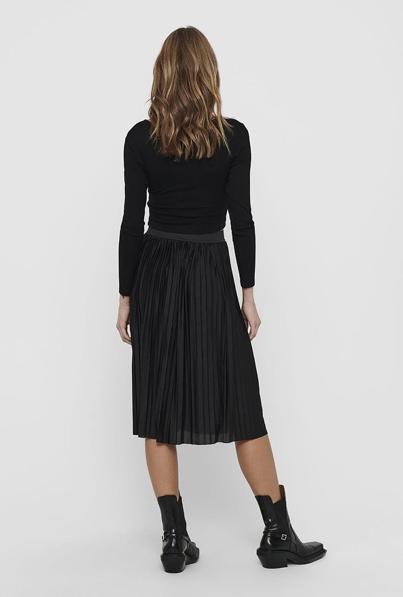 Back image of a model wearing Boa skirt in black, by brand Jacqueline de yong