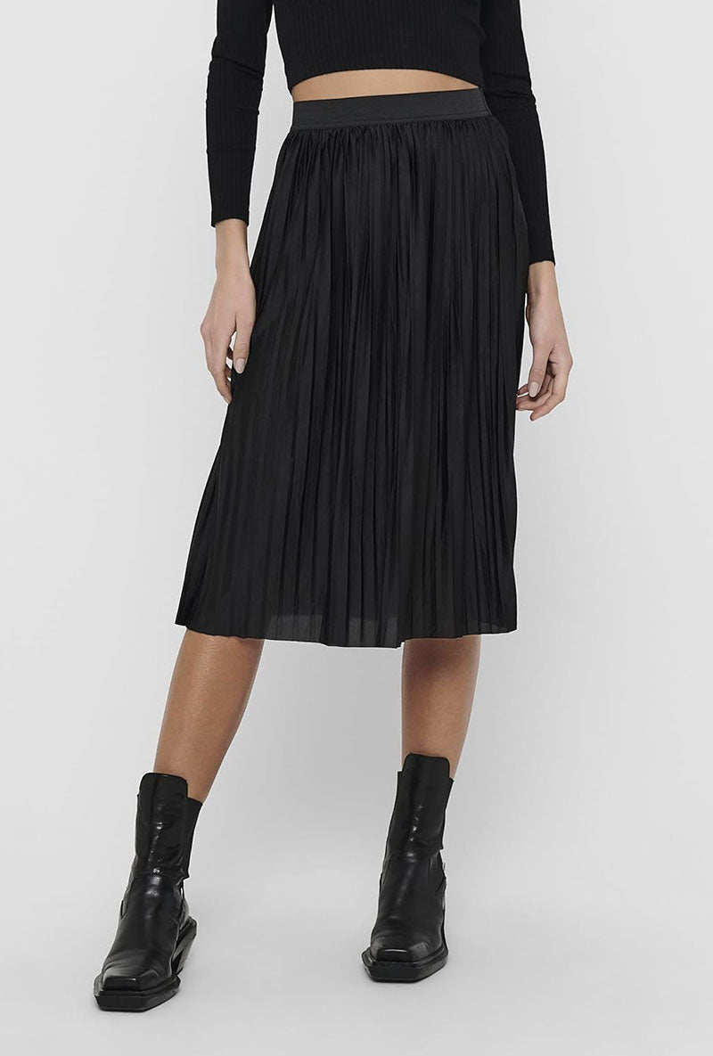 Front image of a model wearing Boa skirt in black, by brand Jacqueline de yong