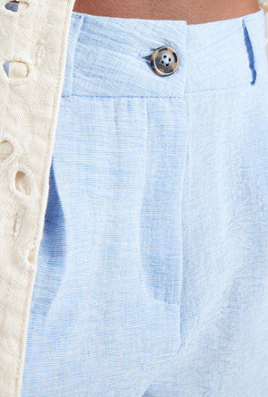 Detail image of the Bruce hw city shorts in blue, by brand Jacqueline de yong