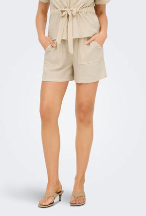 Front image of a model wearing the Mille mw shorts in beige, by brand Jacqueline de yong