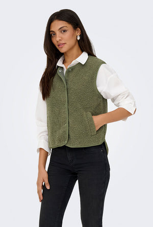 Front image of a model wearing the Simina teddy waistcoat in olive, by brand Jacqueline de yong
