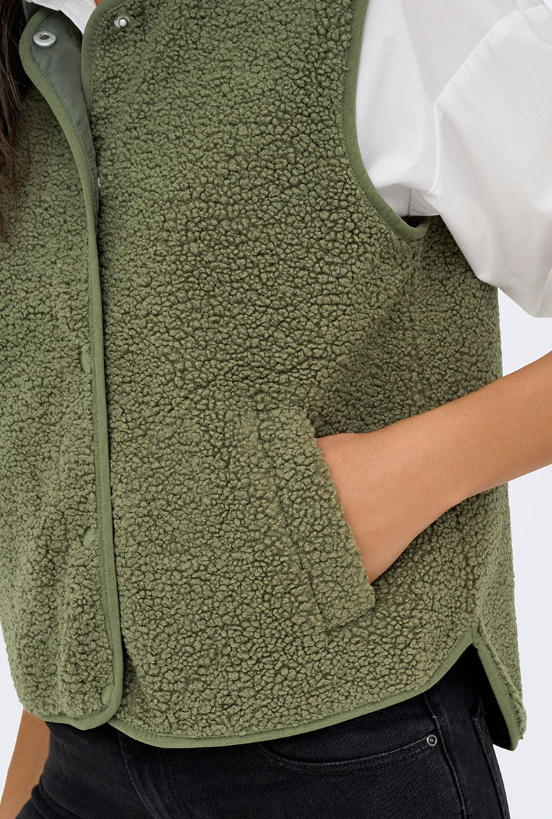 Front image of a model wearing Simina teddy waistcoat in olive, by brand Jacqueline de yong