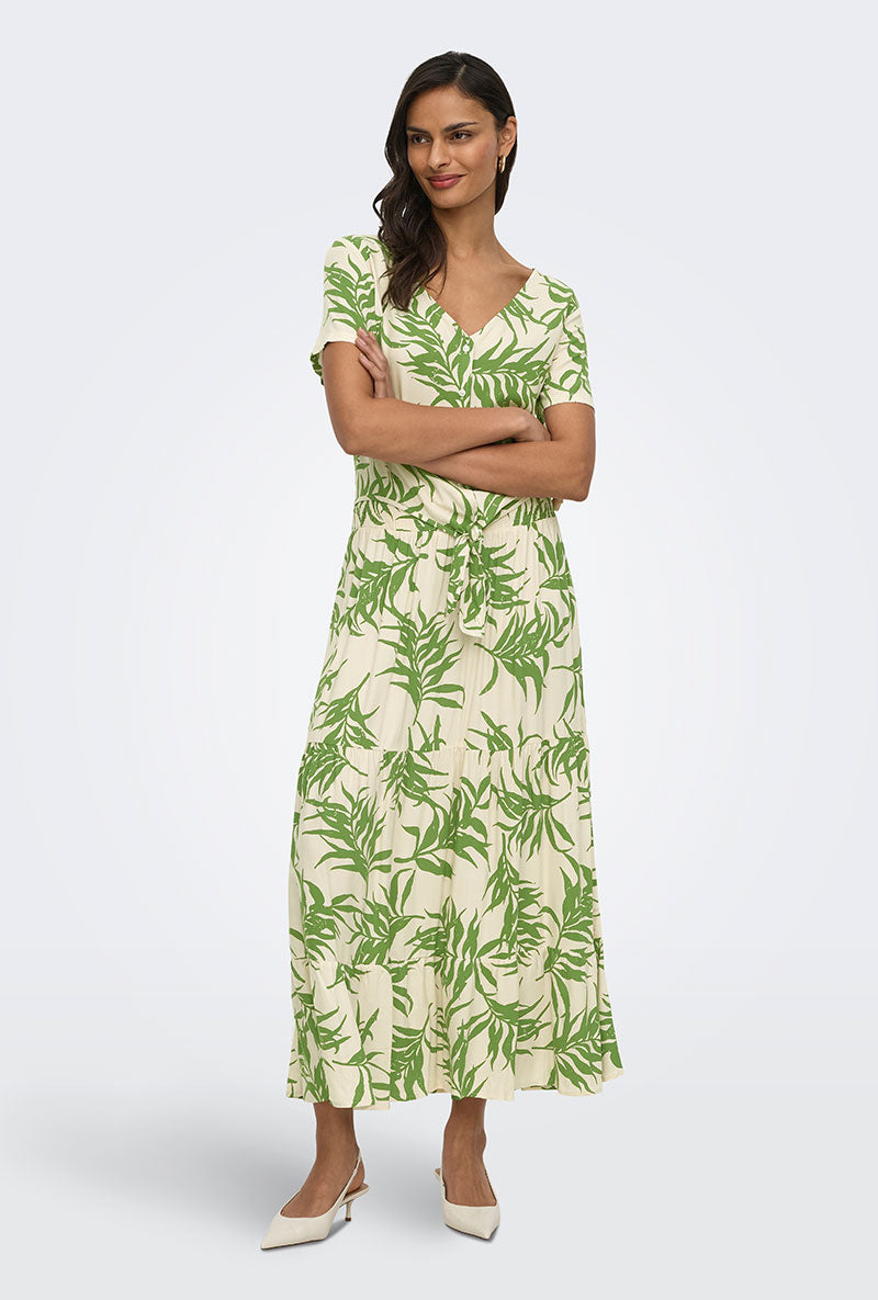 Front image of a model wearing Sezen life s/s knot shrit in green, by brand Jacqueline de yong