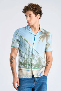 Front image of a model wearing the Aop summer viscose shirt in sky, by brand Lindbergh