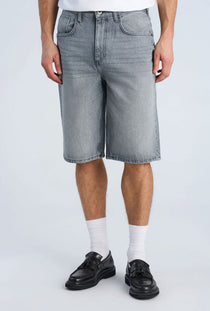 Front image of a model wearing the Loose fit denim shorts in grey, by brand Lindbergh