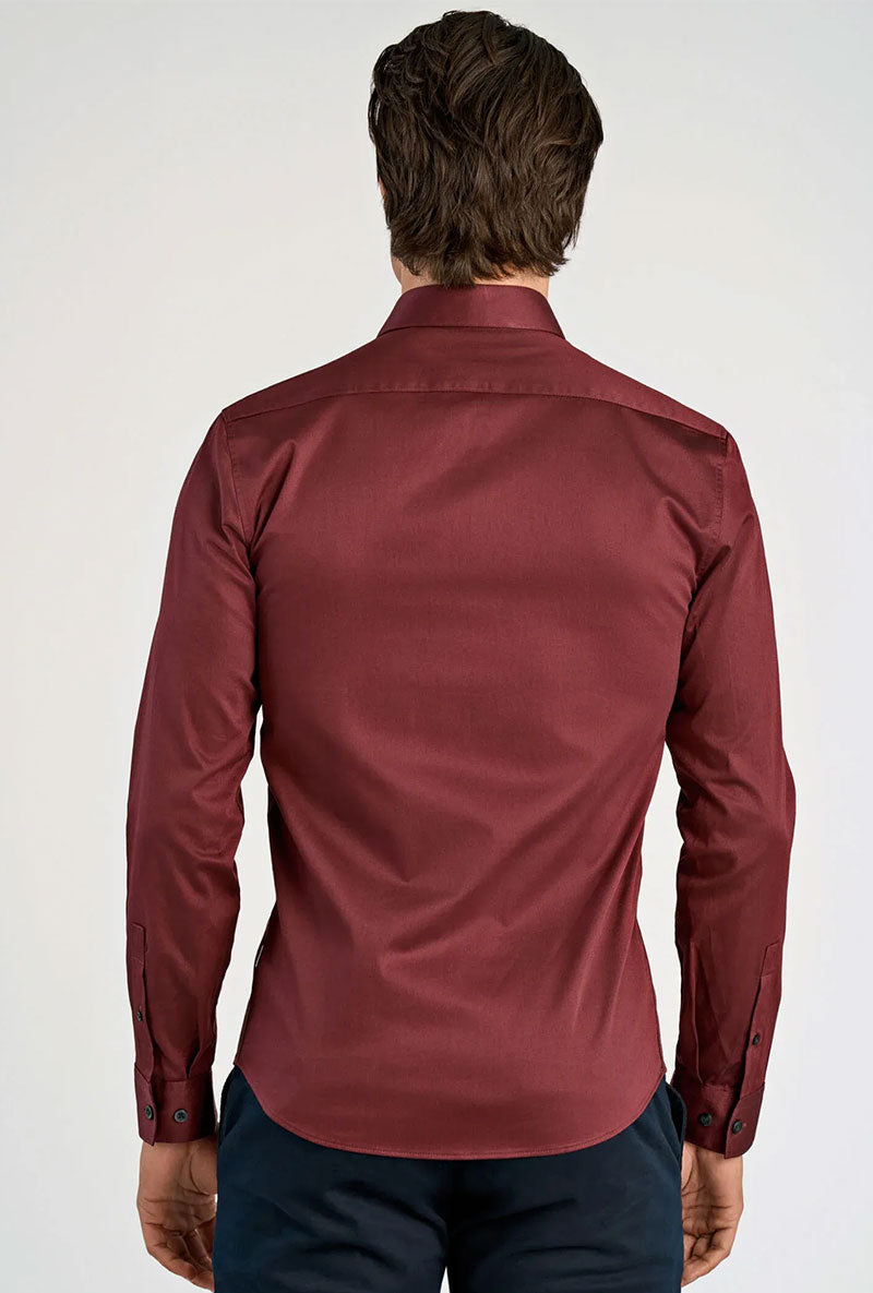 Back image of a model wearing Plain sateen superlflex shirt in burgundy, by brand Lindbergh