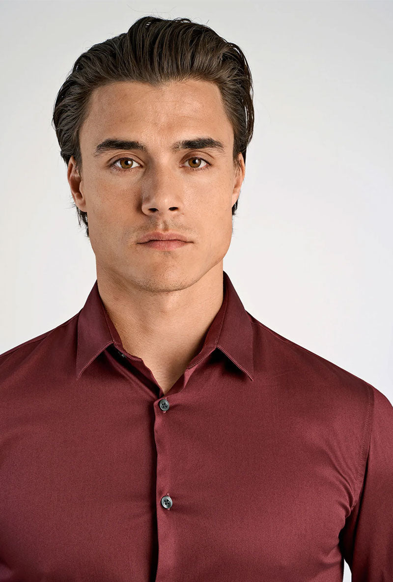 Front image of a model wearing Plain sateen superlflex shirt in burgundy, by brand Lindbergh