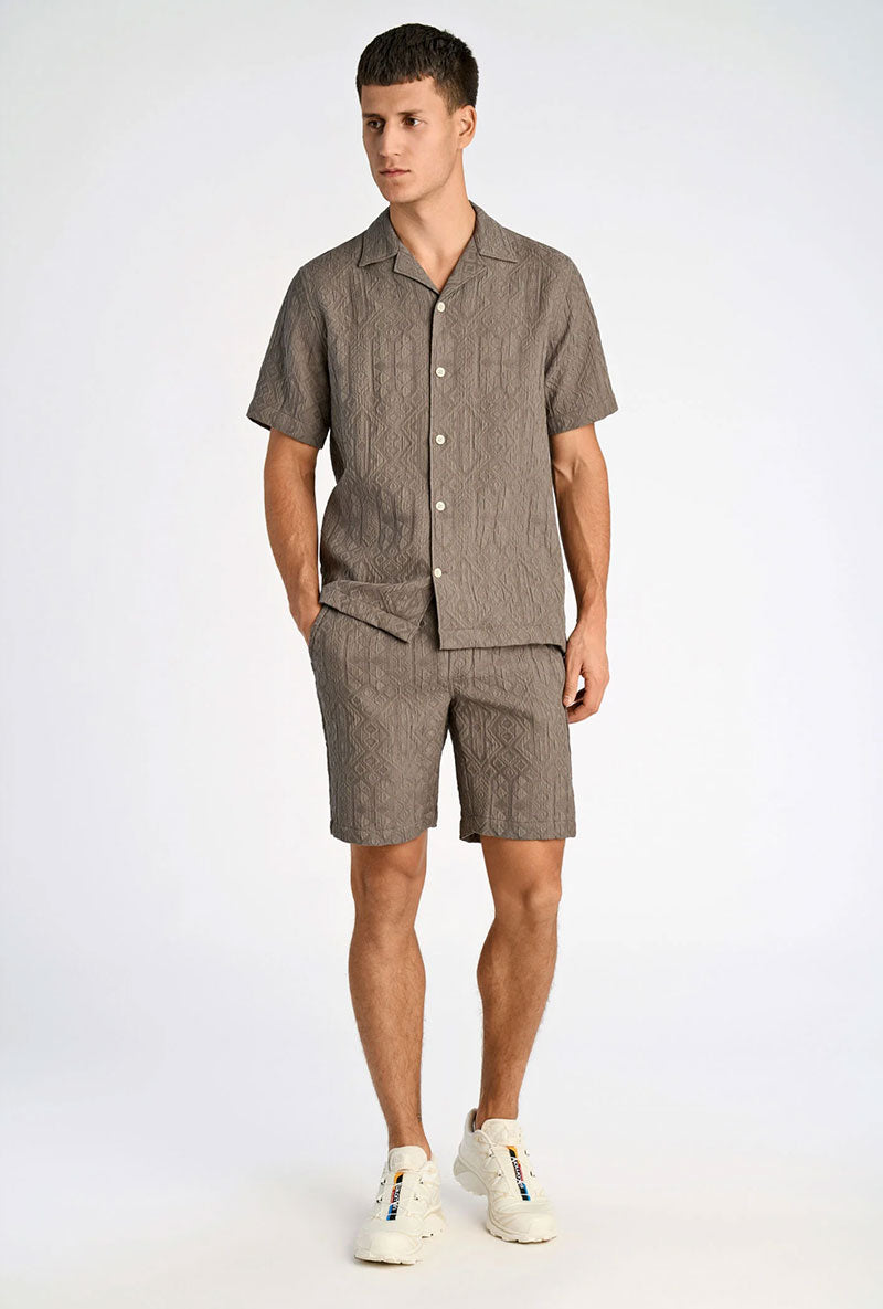 Front image of a model wearing Textured shorts in khaki, by brand Lindbergh
