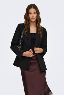 Front image of a model wearing the Astrid ls sculpture blazer in black, by brand Only