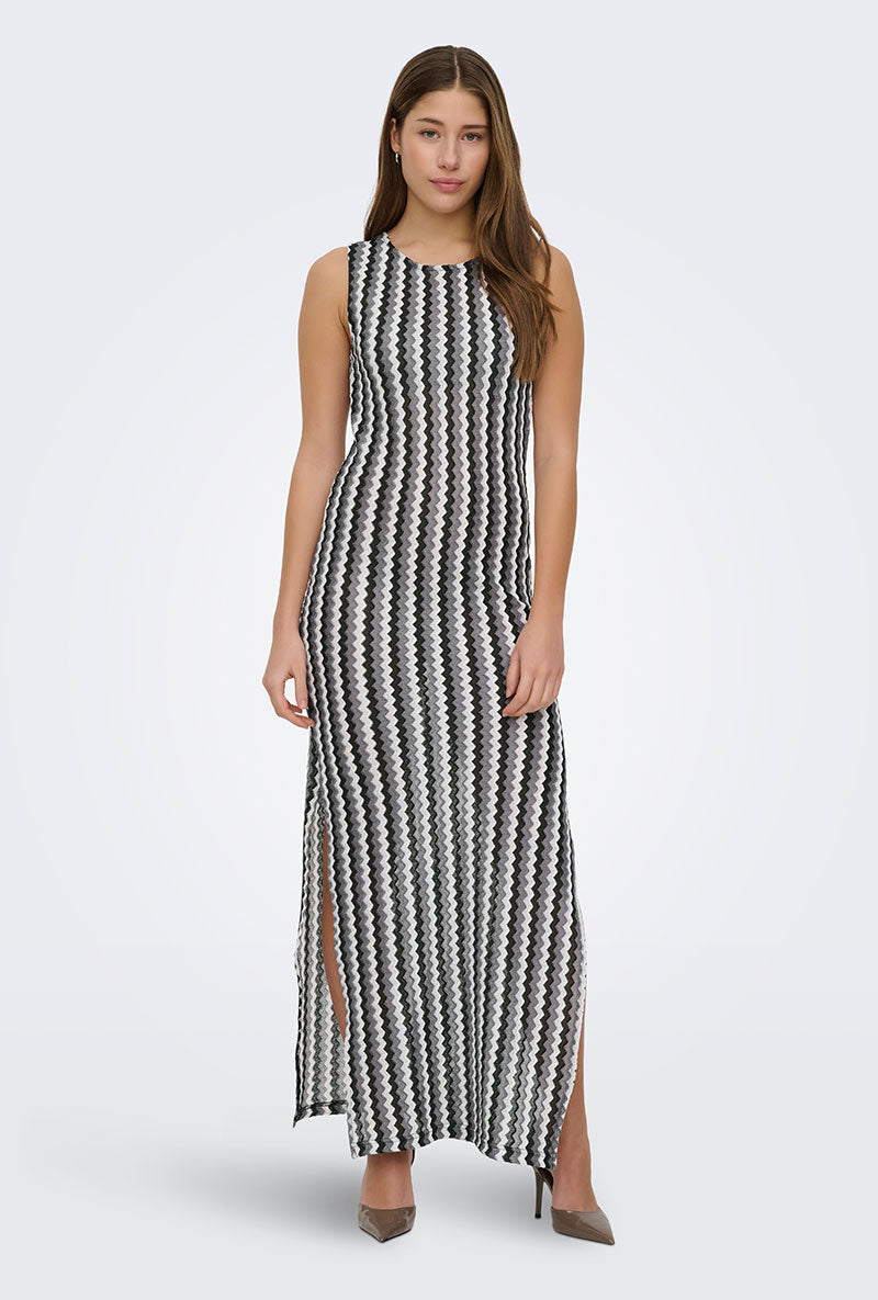 Front image of a model wearing Bailey s/l zigzag dress in black/white, by brand Only