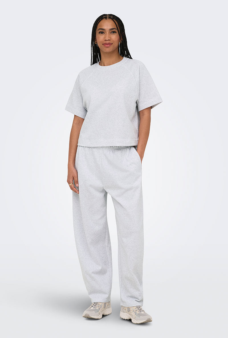 Front image of a model wearing Ofelia ss raglan sweatshirt in light grey, by brand Only