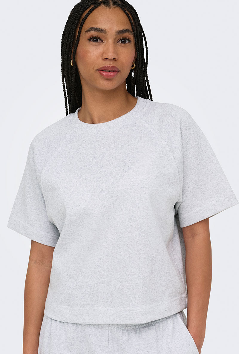 Front image of a model wearing Ofelia ss raglan sweatshirt in light grey, by brand Only