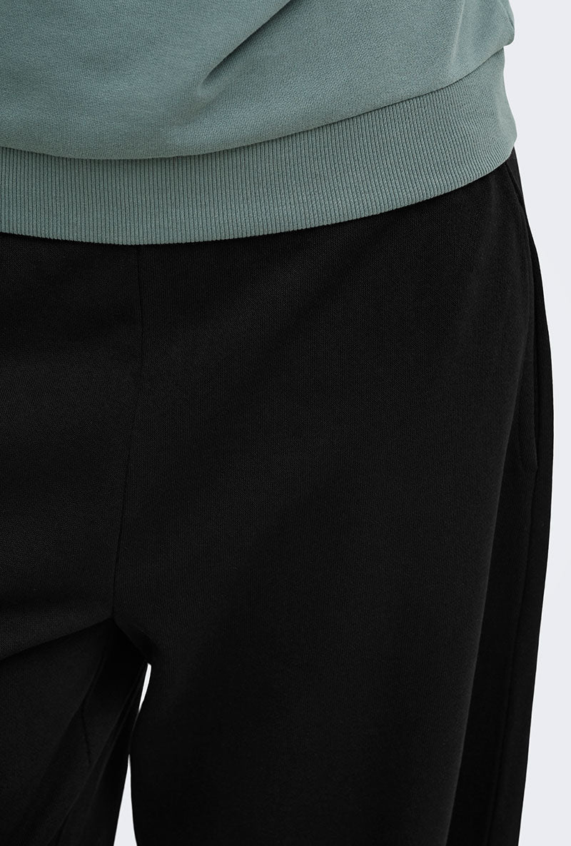 Front image of a model wearing Ofelia sweatpants in black, by brand Only