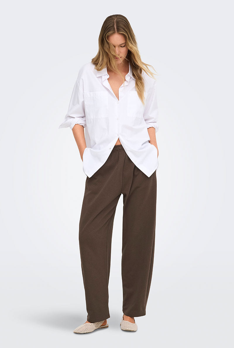 Front image of a model wearing Ofelia sweatpants in brown, by brand Only