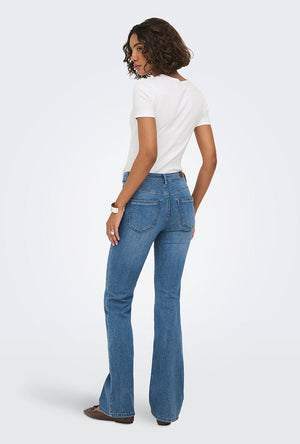 Back image of a model wearing the Wauw hw flared jeans in denim, by brand Only