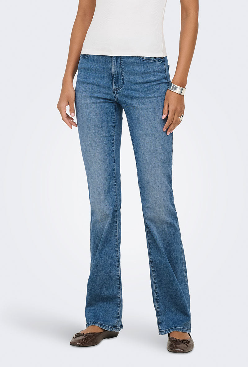 Front image of a model wearing Wauw hw flared jeans in denim, by brand Only
