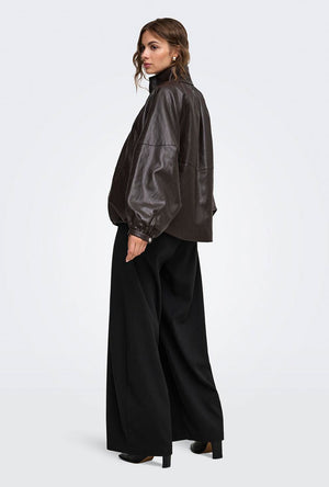 Back image of a model wearing the Yasmine mw pleat barrel pant in black, by brand Only
