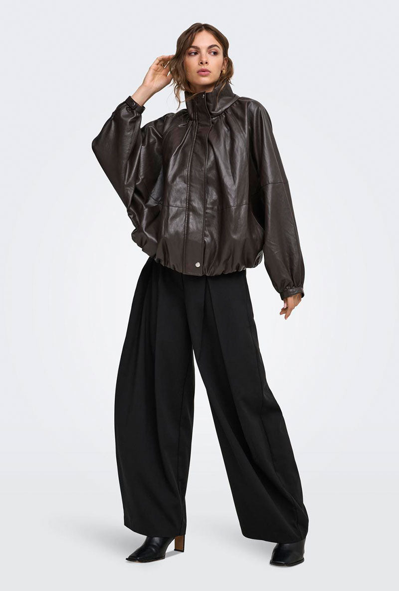 Front image of a model wearing Yasmine mw pleat barrel pant in black, by brand Only