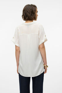 Back image of a model wearing the Bumpy ss shirt in white, by brand Vero moda
