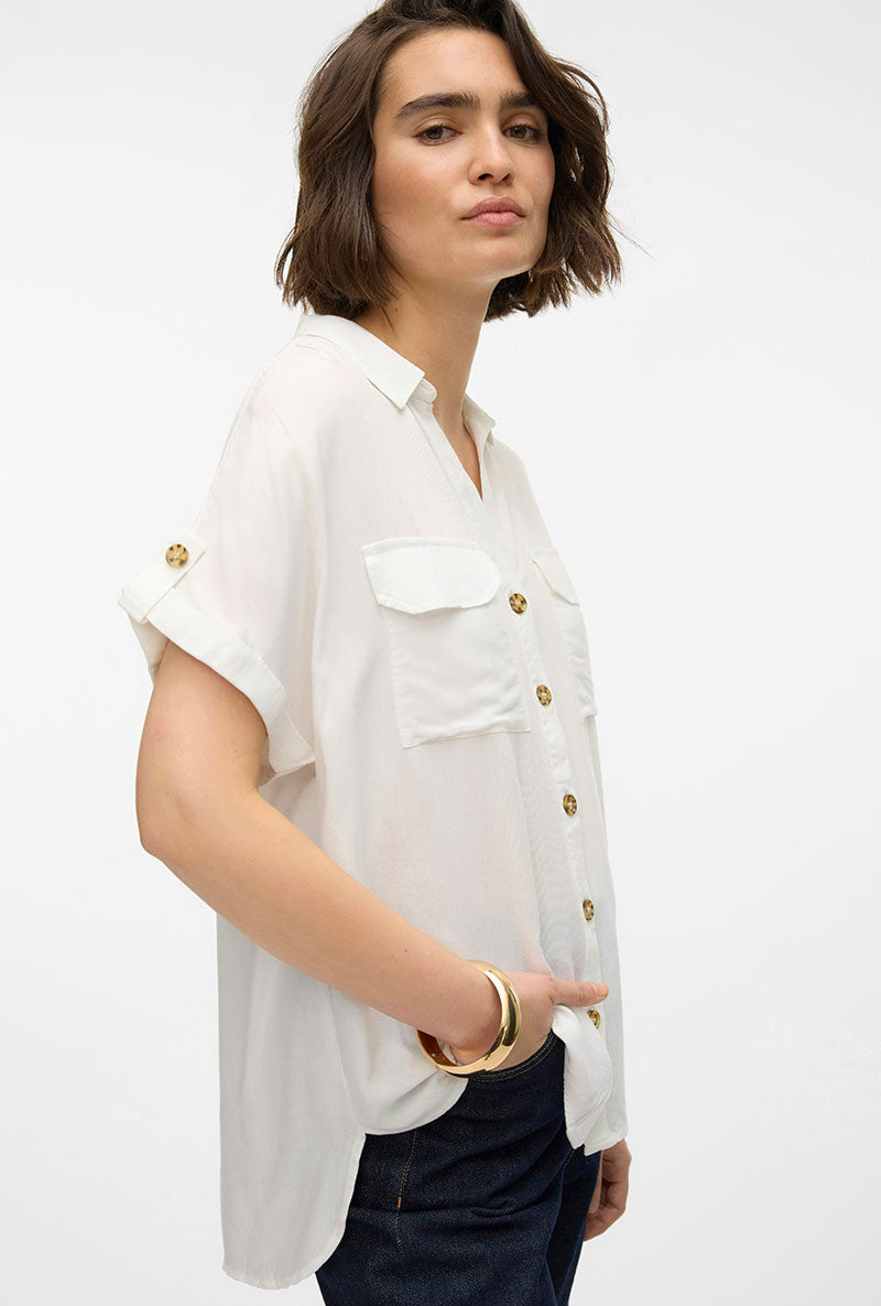 Front image of a model wearing Bumpy ss shirt in white, by brand Vero moda
