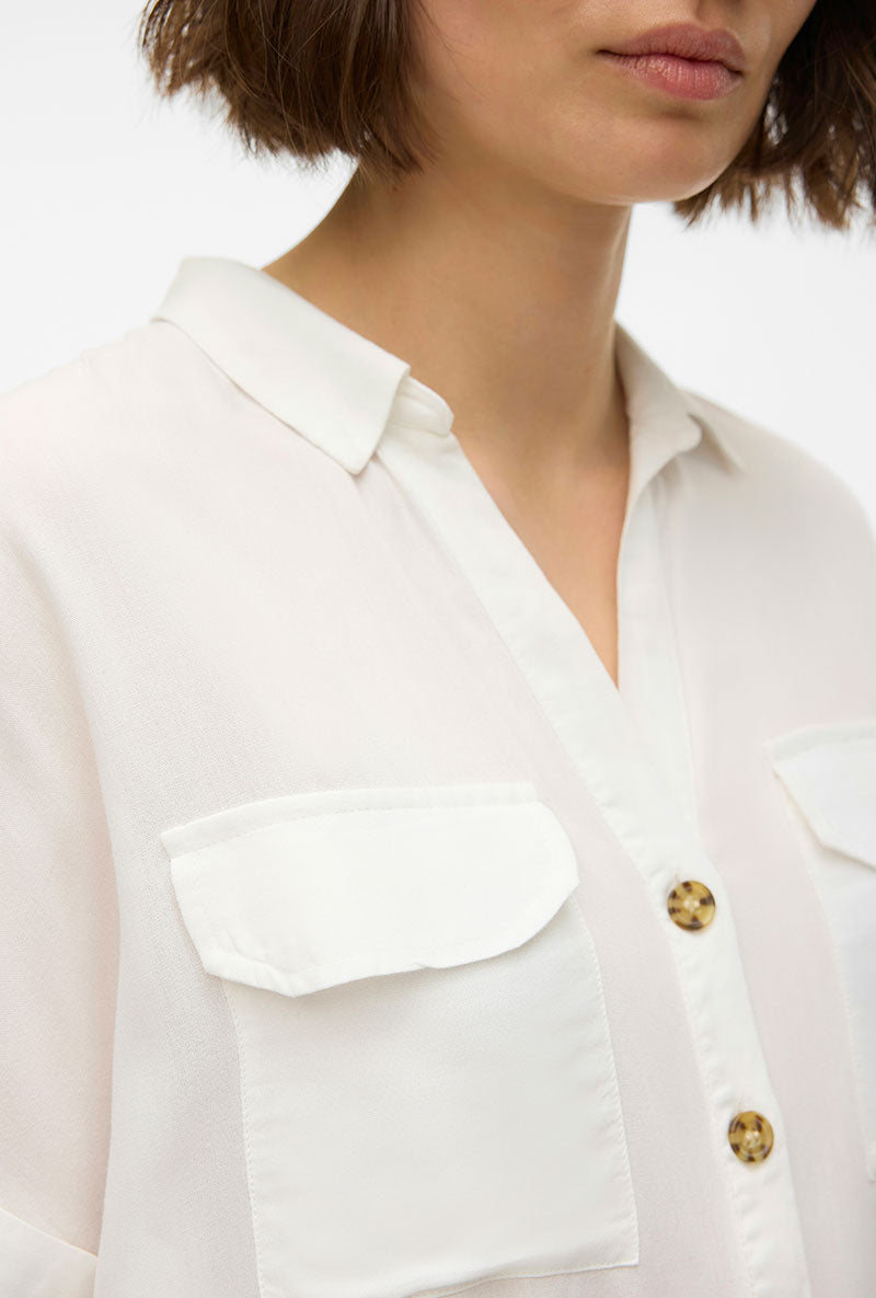Front image of a model wearing Bumpy ss shirt in white, by brand Vero moda