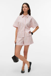 Front image of a model wearing the Glow hw shorts in pink, by brand Vero moda