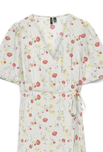 Detail image of the Josie ss wrap short dress in white, by brand Vero moda