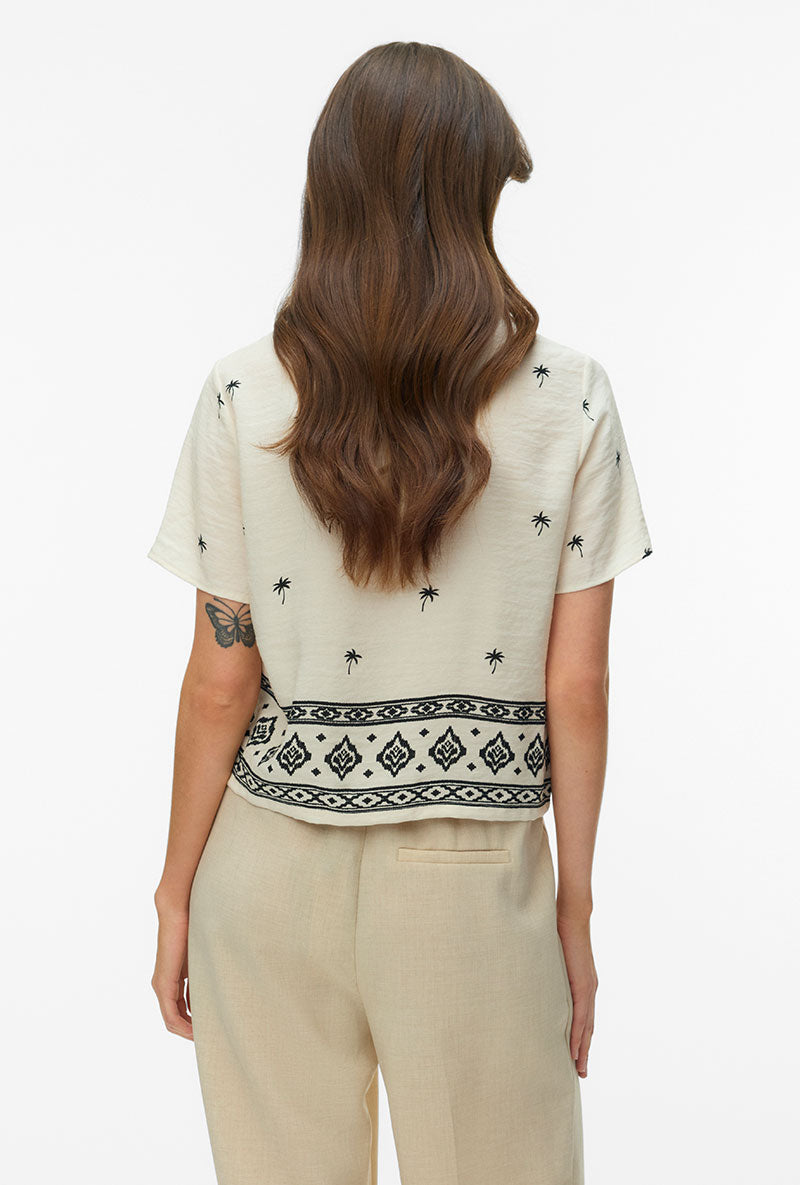 Back image of a model wearing Kai s/s shirt in beige, by brand Vero moda