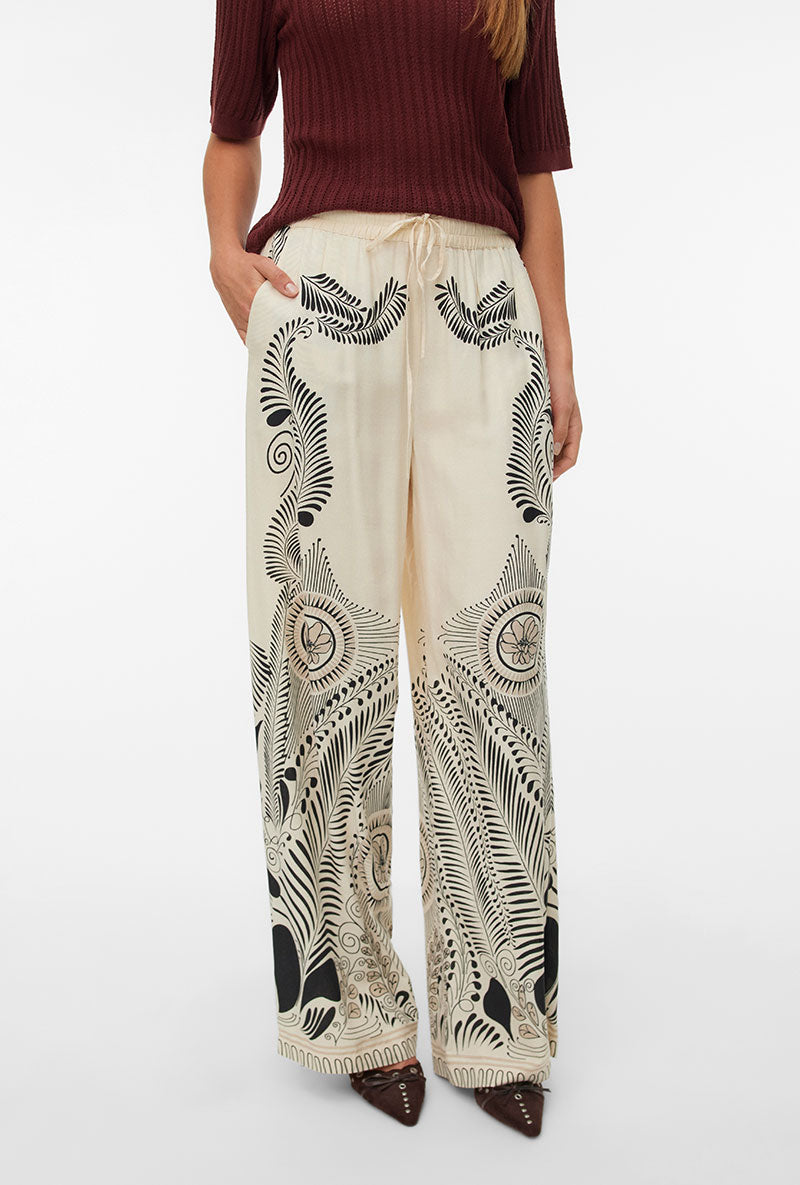 Front image of a model wearing Lalita zola hw wide pant in beige, by brand Vero moda