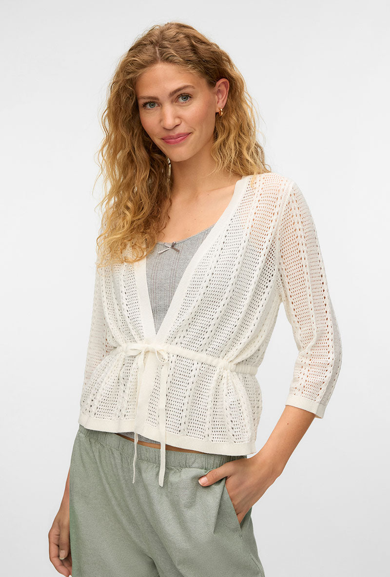 Front image of a model wearing Lux light 3/4 v in off white, by brand Vero moda