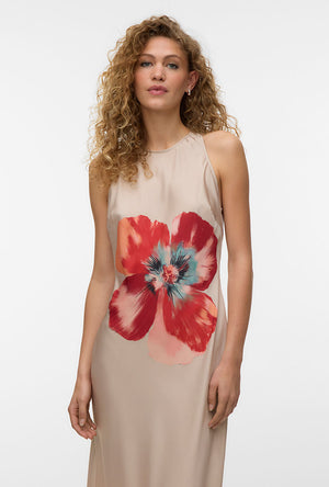 Front image of a model wearing the Reba hibisca ankle dress in beige, by brand Vero moda