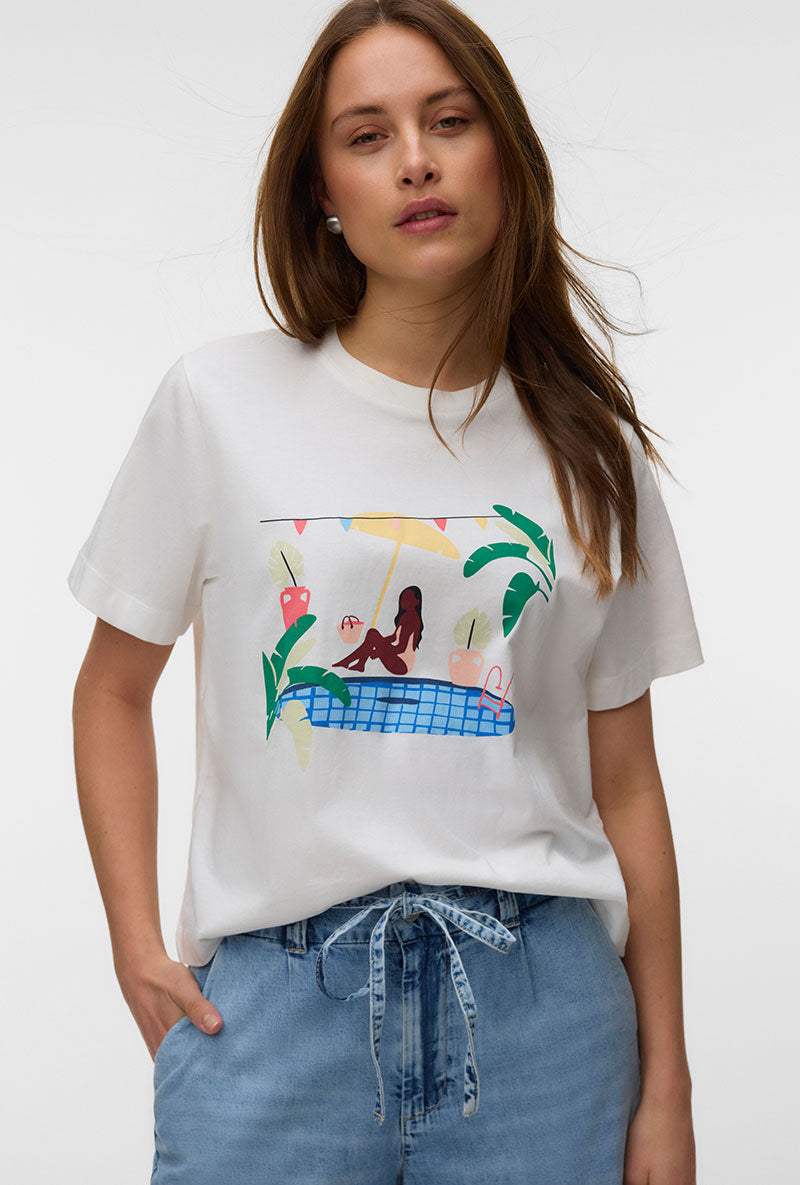 Front image of a model wearing Salli mette ss t in mul2, by brand Vero moda