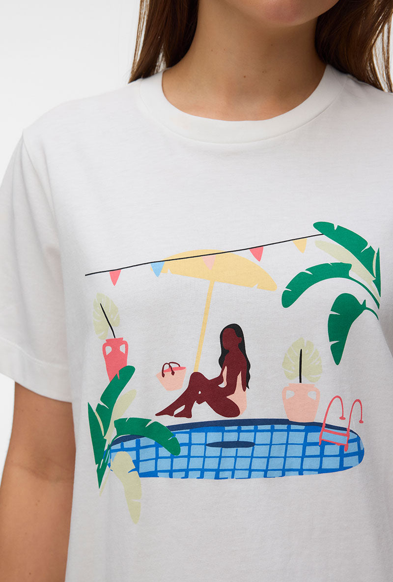 Front image of a model wearing Salli mette ss t in mul2, by brand Vero moda