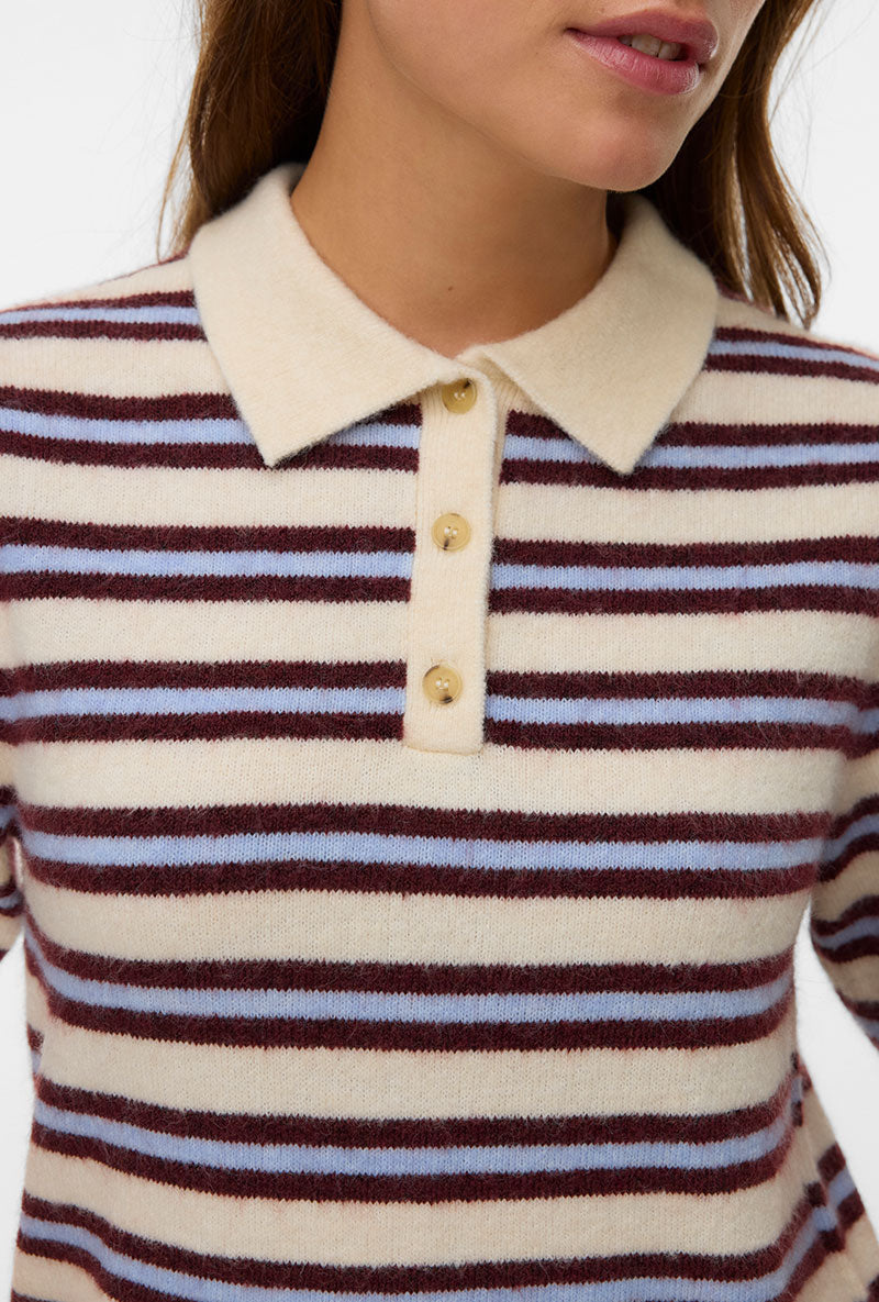 Front image of a model wearing Canna 2/4 poloneck pullover in beige, by brand Vero moda