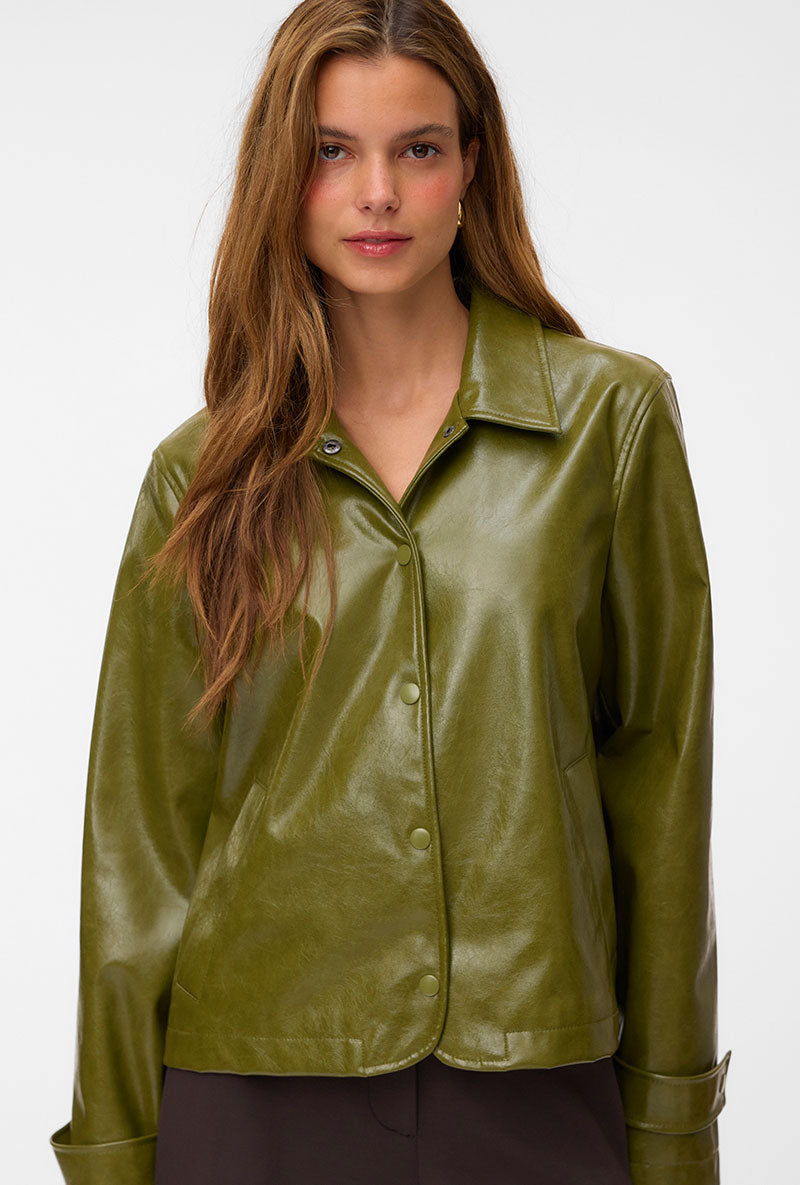 Front image of a model wearing Dash short coated jacket in green, by brand Vero moda
