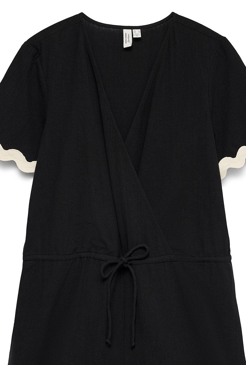 Detail image of Jenna ss playsuit in black, by brand Vero moda