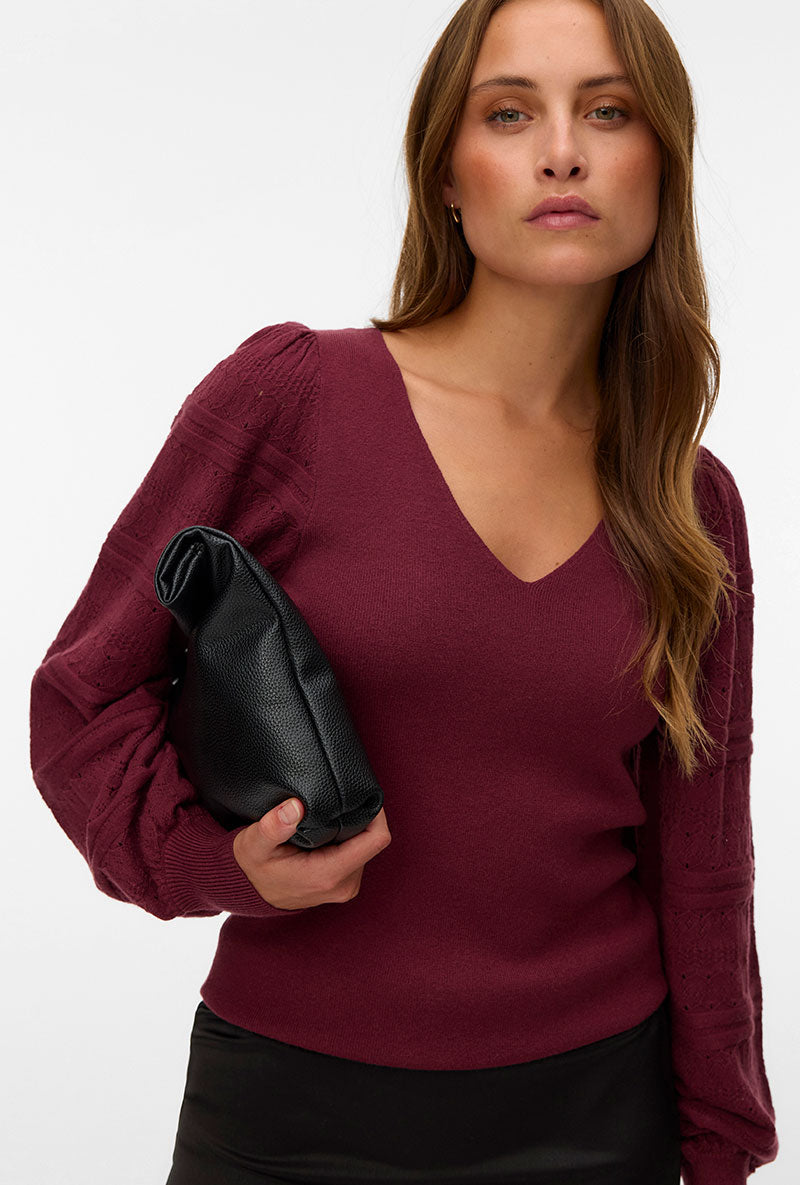 Front image of a model wearing New limone ls vneck pullover in burgundy, by brand Vero moda