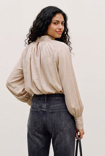 Back image of a model wearing the Sunny ls top in cream, by brand Vero moda