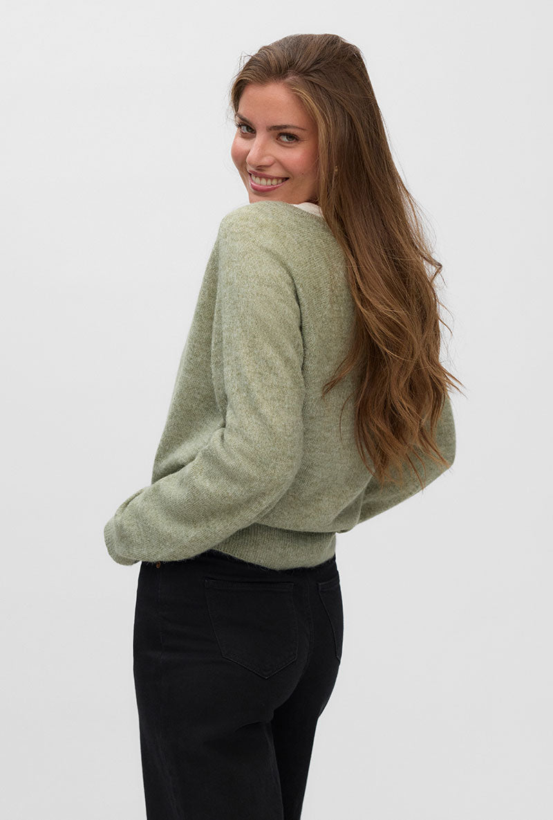 Back image of a model wearing Teak ls vneck pullover in light green, by brand Vero moda